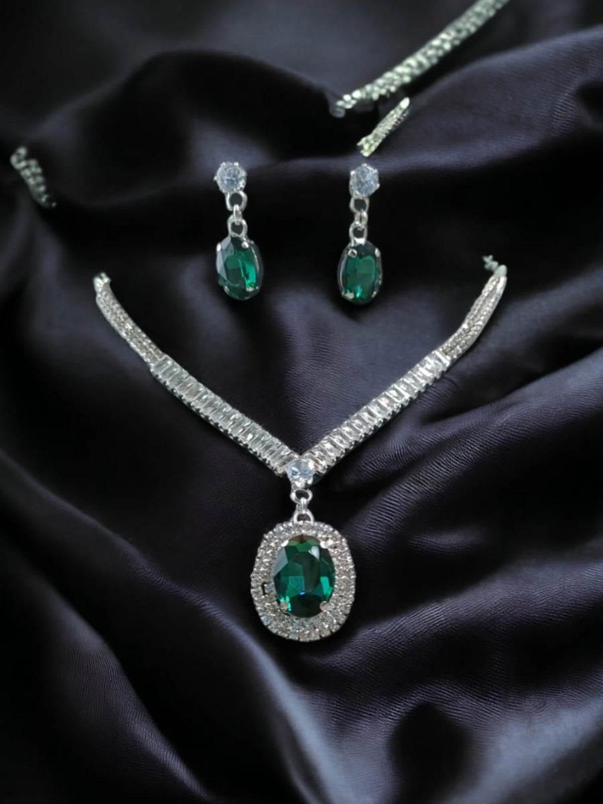 Green Emerald Pendant Necklace & Earrings Set – Elegant Partywear Jewelry