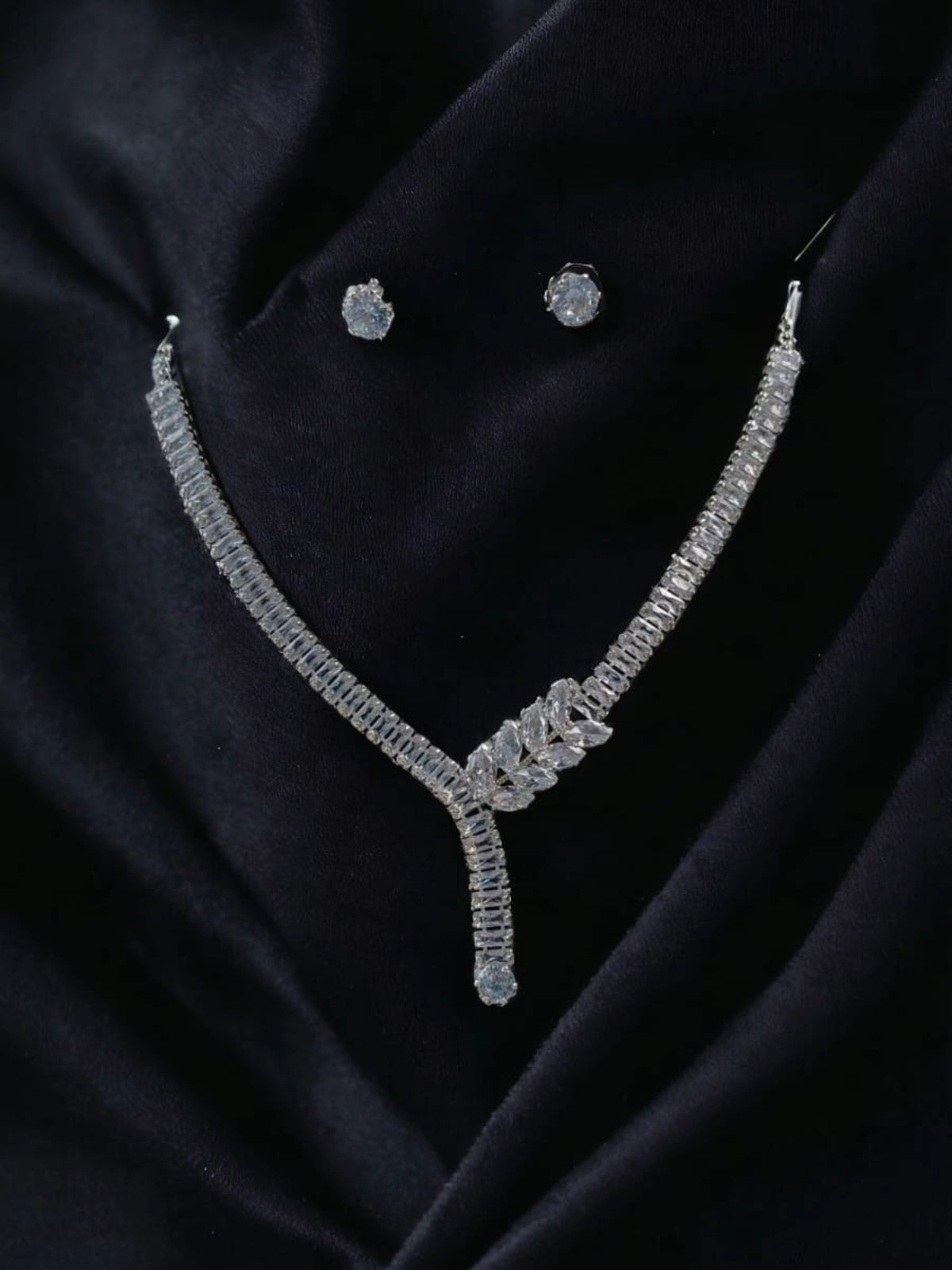 Elegant Crystal Drop Necklace & Earrings Set - Timeless Radiance for Special Occasions